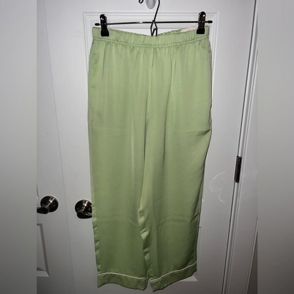 Green Fabletics Set - Picture 3 of 4